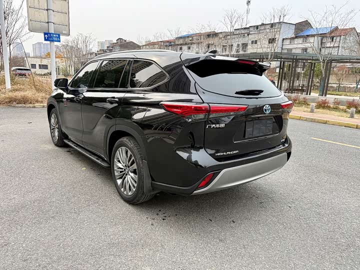 Фото 9 - Toyota Highlander