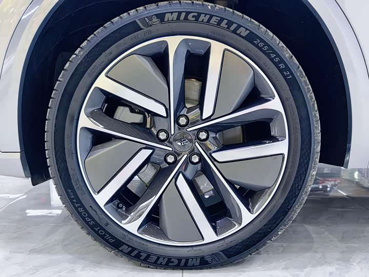 Фото 6 - LiXiang L9