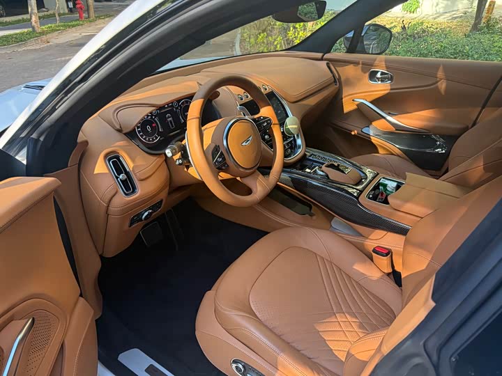 Фото 5 - Aston Martin DBX