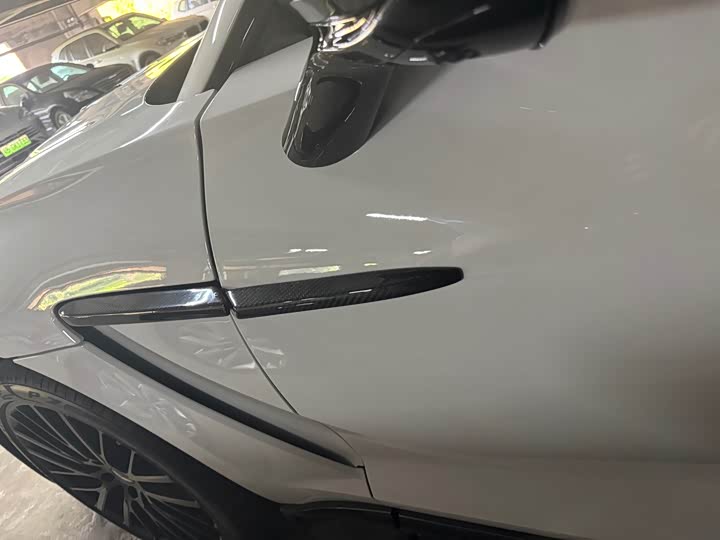 Фото 8 - Aston Martin DBX