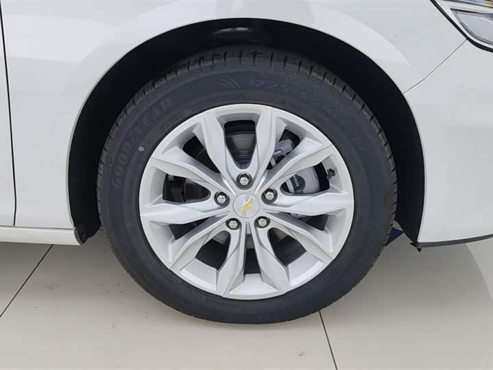 Фото 6 - Chevrolet Malibu XL