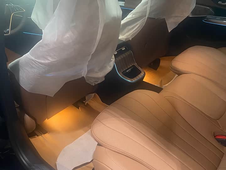 Photo 8 - Mercedes-Benz E-Class