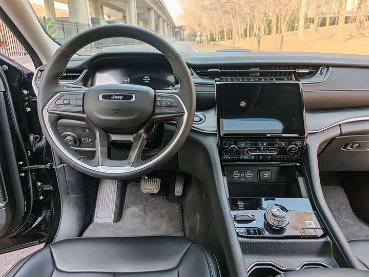 Фото 8 - Jeep Grand Cherokee Hybrid