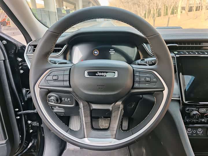 Фото 9 - Jeep Grand Cherokee Hybrid