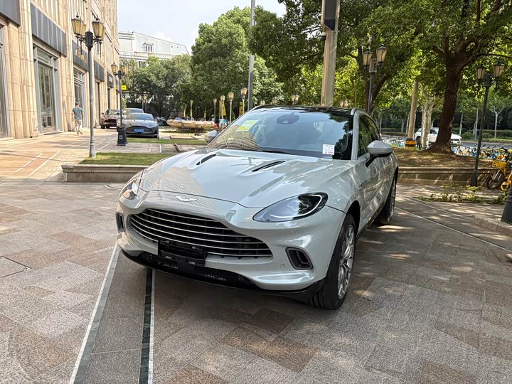 Фото 1 - Aston Martin DBX