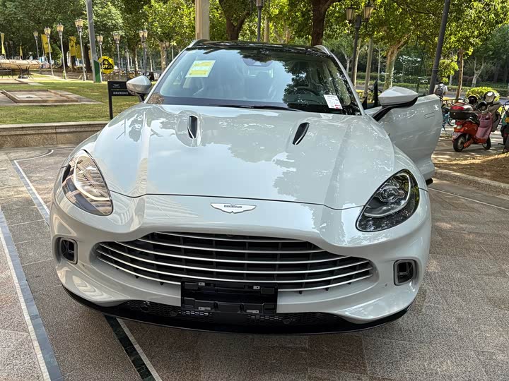 Фото 5 - Aston Martin DBX