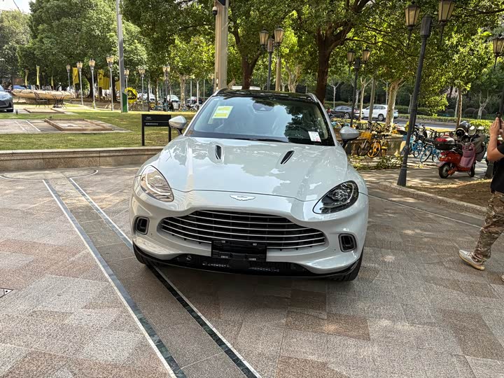 Фото 6 - Aston Martin DBX