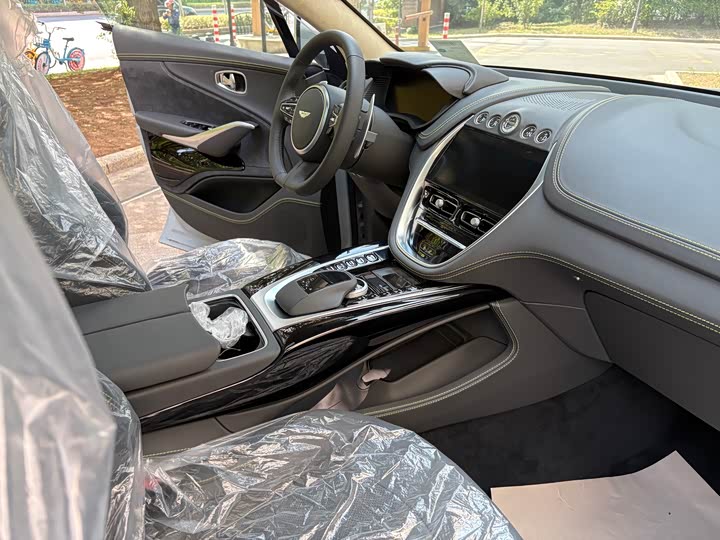 Фото 7 - Aston Martin DBX