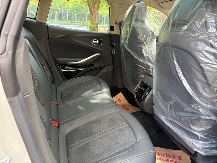 Фото 8 - Aston Martin DBX