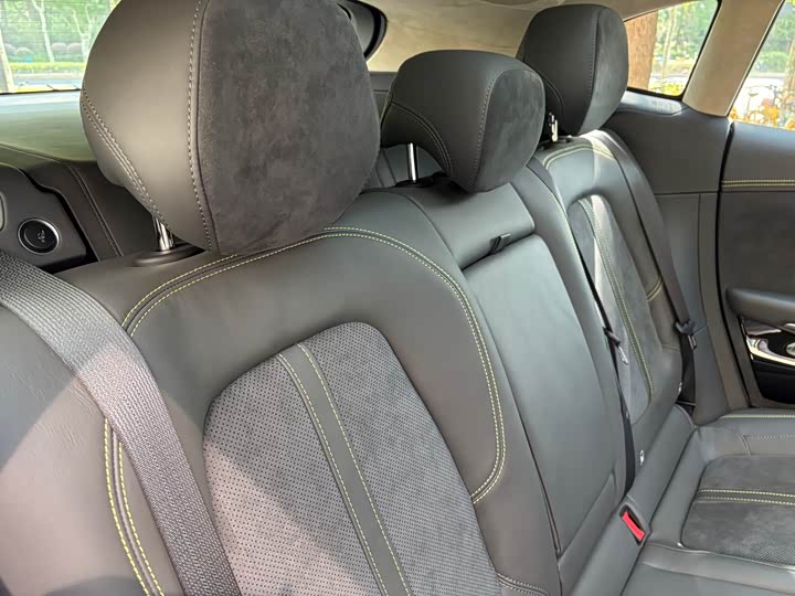 Фото 9 - Aston Martin DBX