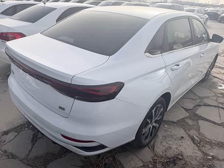 Фото 9 - Geely Emgrand