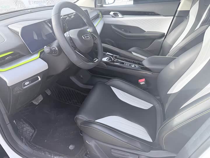 Фото 4 - Geely Coolray