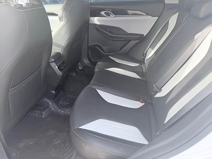 Фото 5 - Geely Coolray