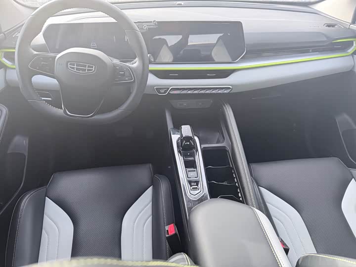 Фото 6 - Geely Coolray