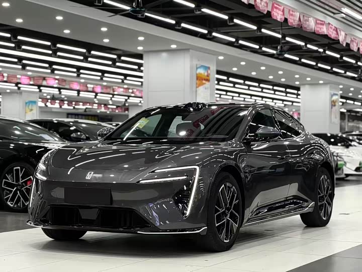 Фото 1 - Avatr 06