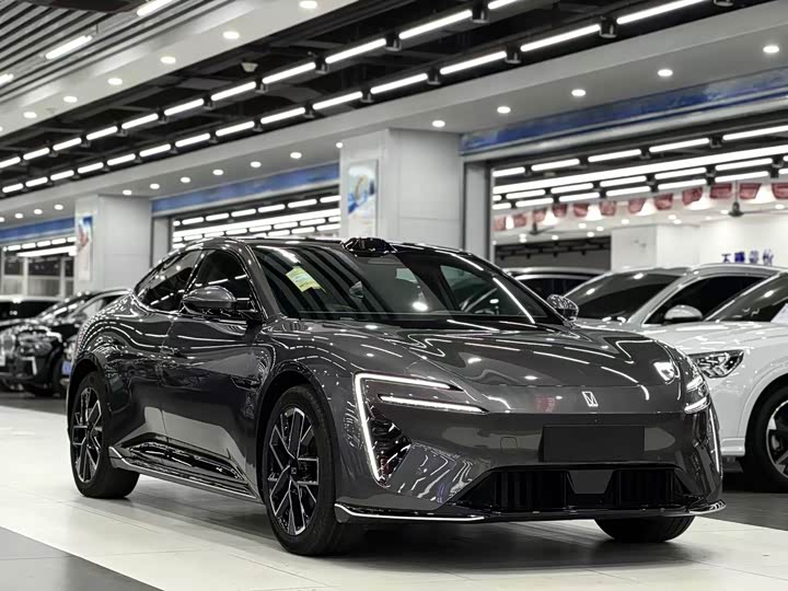 Фото 3 - Avatr 06