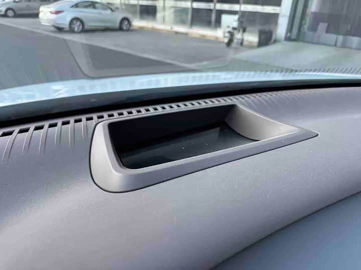 Фото 7 - Denza D9