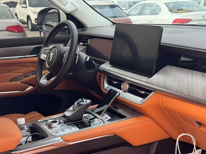 Фото 4 - Tank 500 Hybrid