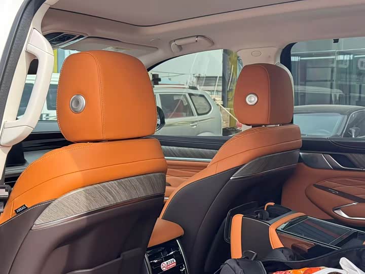 Фото 5 - Tank 500 Hybrid