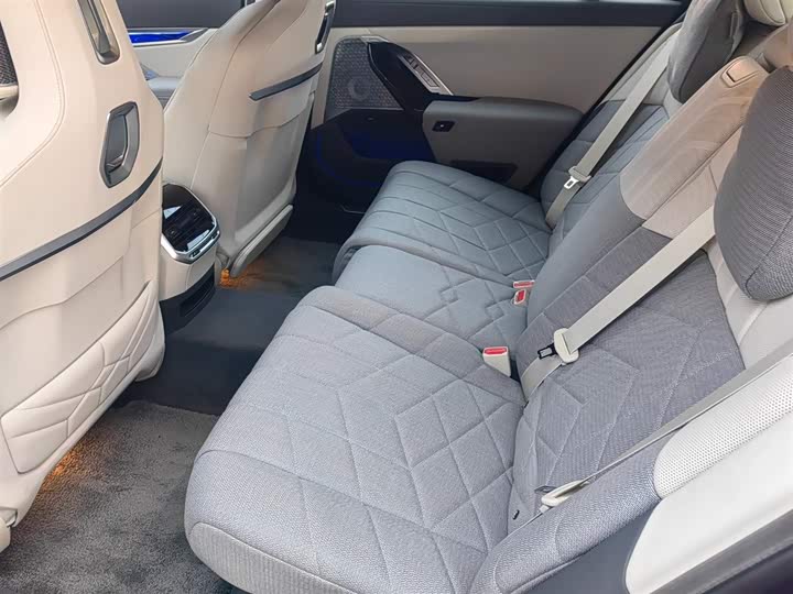 Фото 9 - BMW 7 Series Hybrid