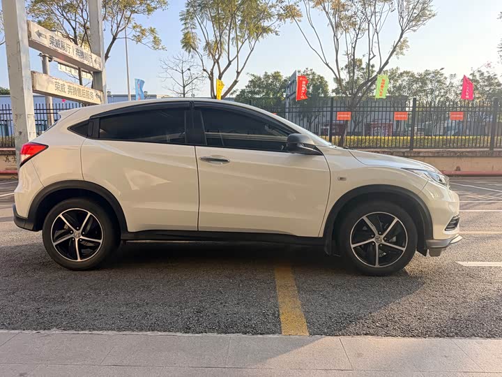 Фото 4 - Honda Vezel