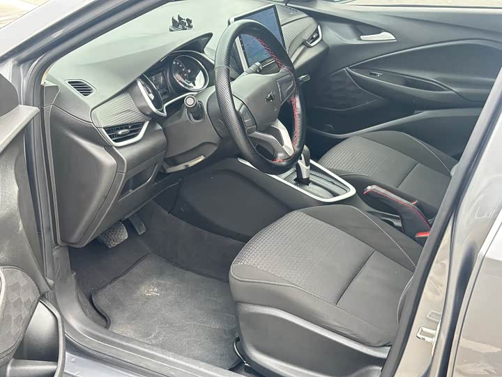 Фото 4 - Chevrolet Onix (Cavalier)