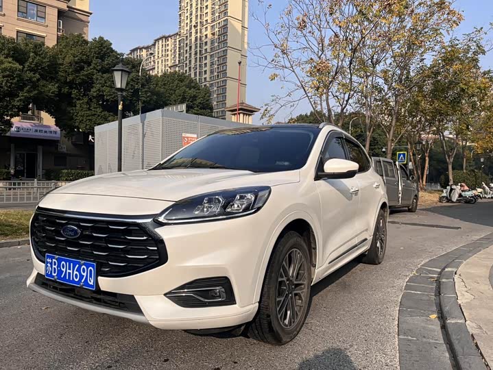 Фото 1 - Ford Escape