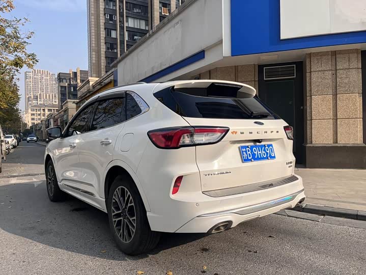 Фото 8 - Ford Escape