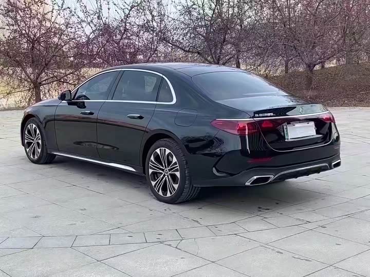 Photo 4 - Mercedes-Benz E-Class Hybrid