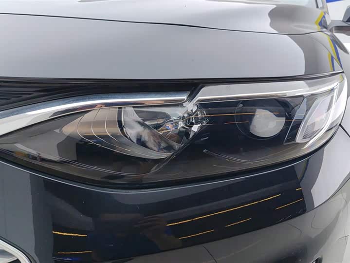 Photo 5 - Chevrolet Malibu XL