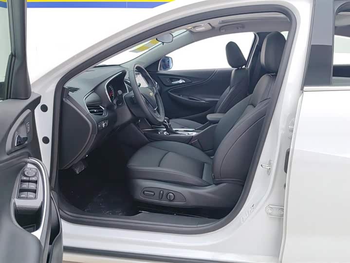 Фото 9 - Chevrolet Malibu XL