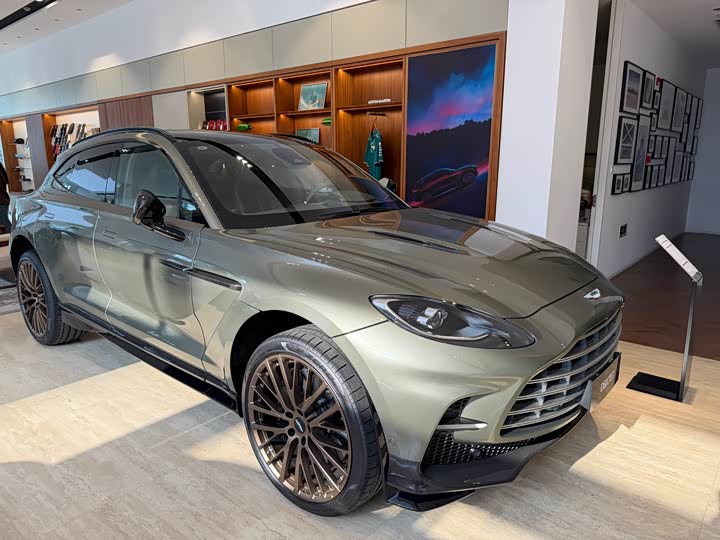Фото 3 - Aston Martin DBX