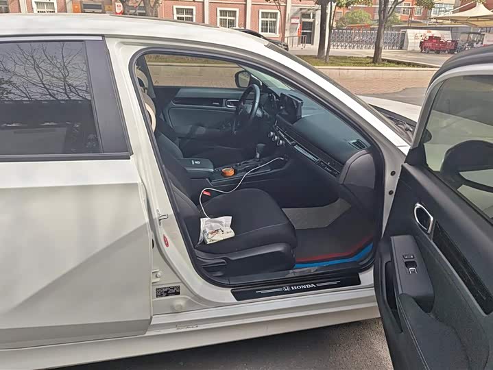 Фото 8 - Honda Civic