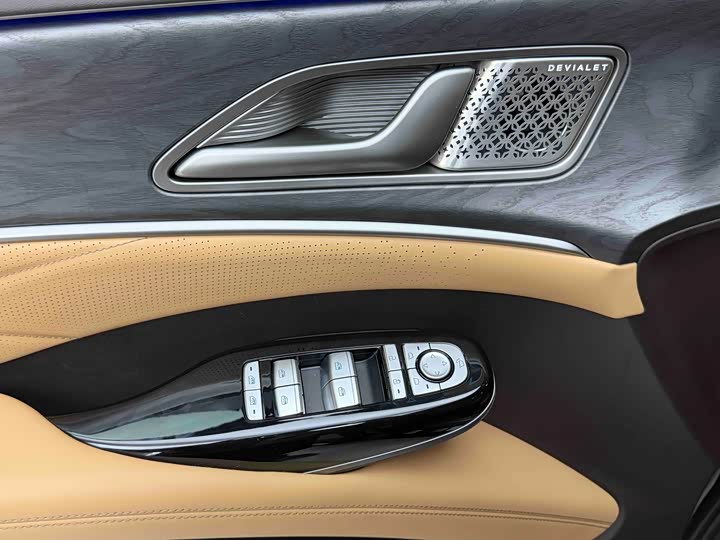 Фото 4 - Denza D9