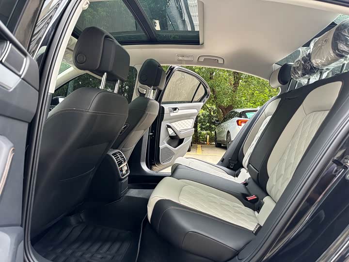 Фото 5 - Volkswagen Magotan