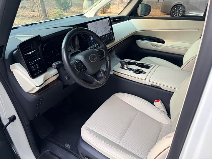 Фото 8 - Lexus LM