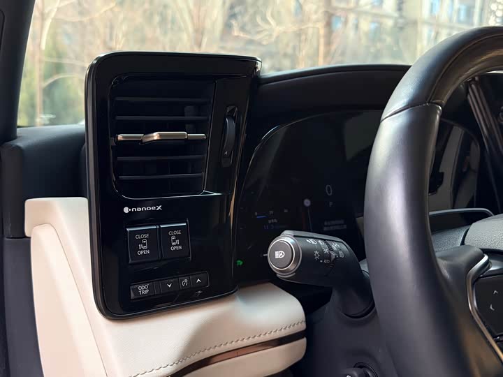 Фото 9 - Lexus LM