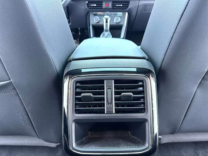 Фото 7 - Volkswagen Passat