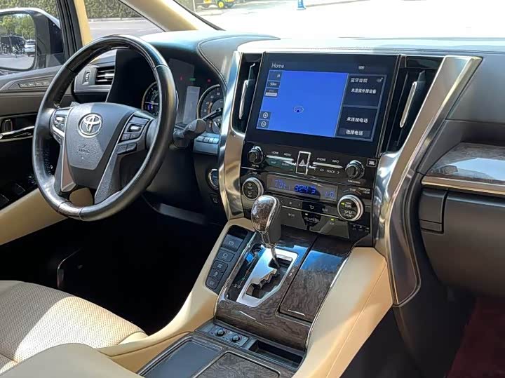 Photo 4 - Toyota Alphard