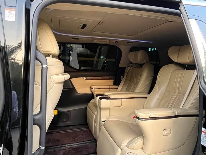 Photo 7 - Toyota Alphard