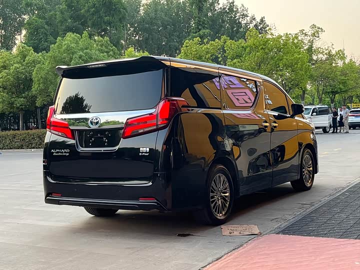 Photo 9 - Toyota Alphard