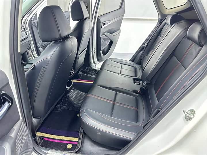 Фото 9 - Kia KX3