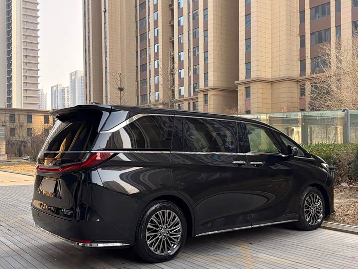 Фото 5 - Lexus LM