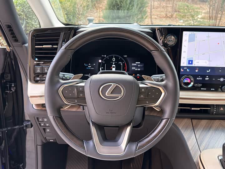 Фото 9 - Lexus LM