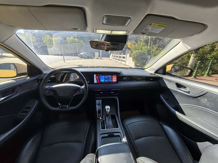 Фото 5 - Roewe i5