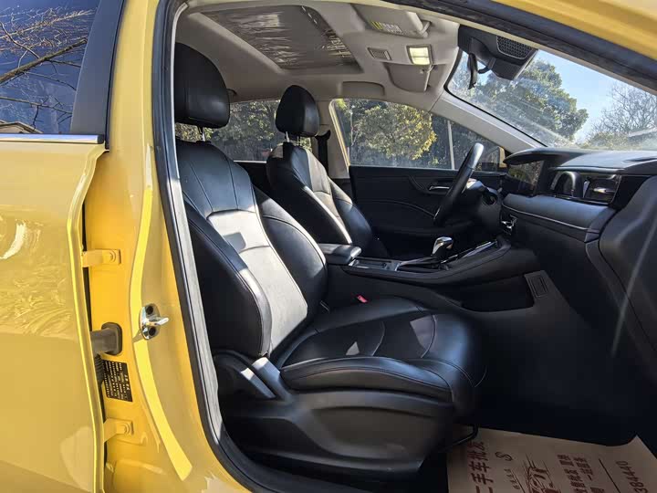 Фото 6 - Roewe i5