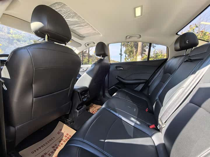 Фото 7 - Roewe i5