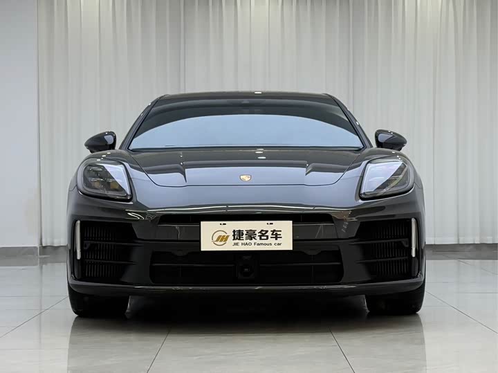 Фото 2 - Porsche Panamera