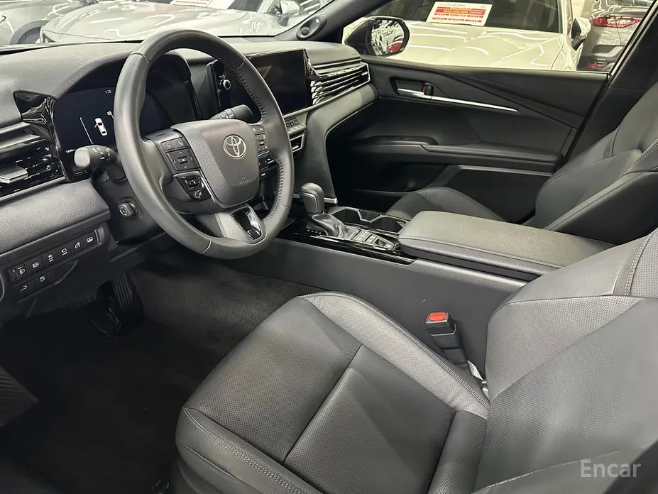 Фото 10 - Toyota Camry