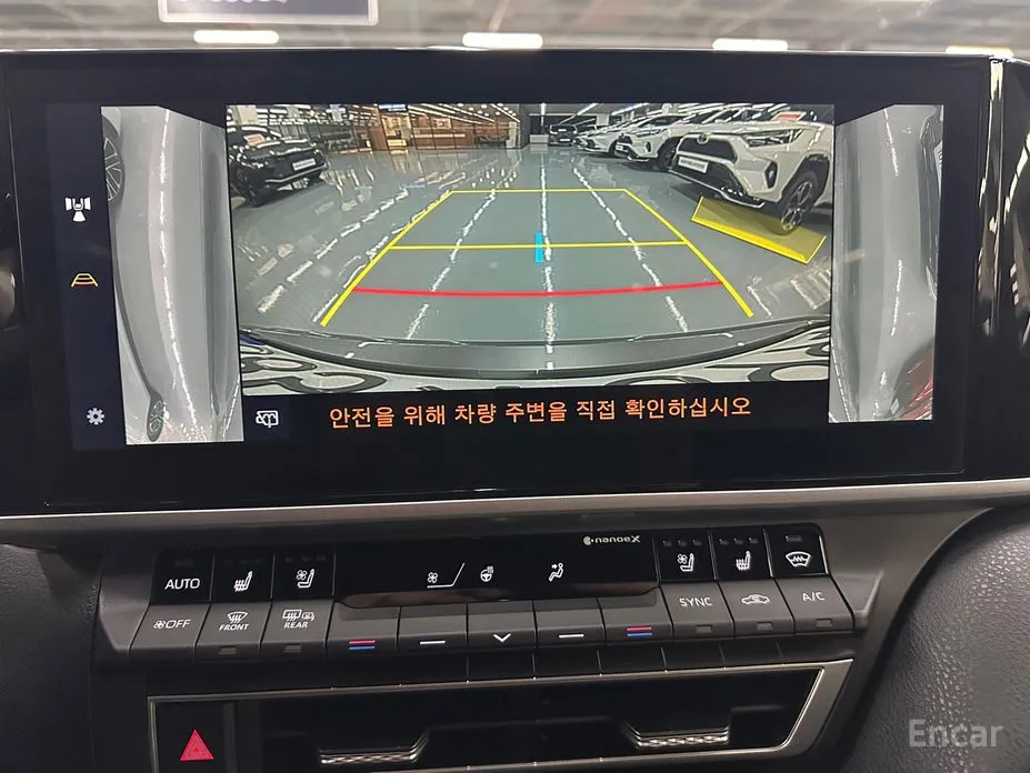 Фото 14 - Toyota Camry